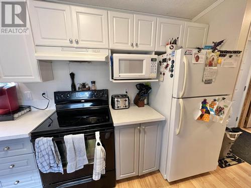 6 562 Elm Street, Quesnel, BC - Indoor Photo Showing Kitchen