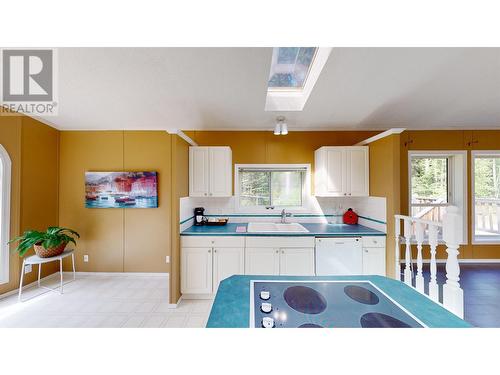 1955 Roan Road, Quesnel, BC - Indoor Photo Showing Kitchen