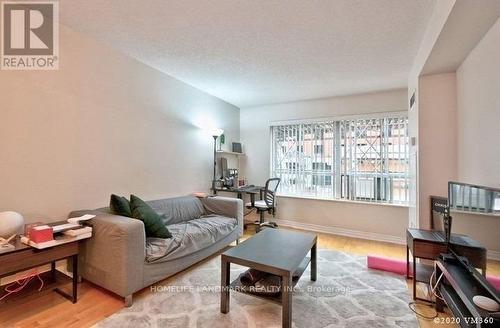 242 - 250 Wellington Street W, Toronto, ON - Indoor Photo Showing Living Room