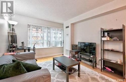 242 - 250 Wellington Street W, Toronto, ON - Indoor Photo Showing Living Room