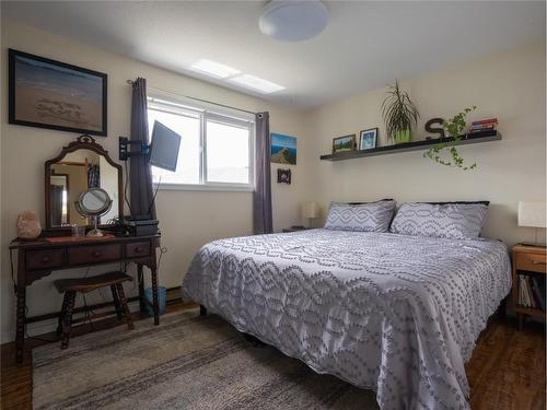 164 Phoenix Avenue, Penticton, BC - Indoor Photo Showing Bedroom