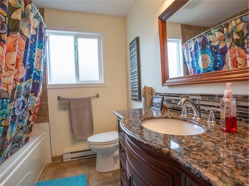 164 Phoenix Avenue, Penticton, BC - Indoor Photo Showing Bathroom