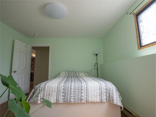 164 Phoenix Avenue, Penticton, BC - Indoor Photo Showing Bedroom