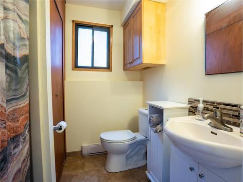 164 Phoenix Avenue, Penticton, BC - Indoor Photo Showing Bathroom