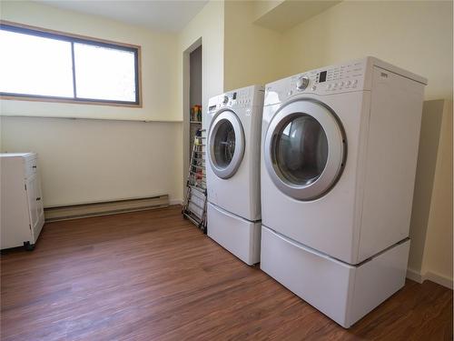 164 Phoenix Avenue, Penticton, BC - Indoor Photo Showing Laundry Room