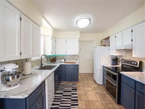 164 Phoenix Avenue, Penticton, BC - Indoor Photo Showing Kitchen