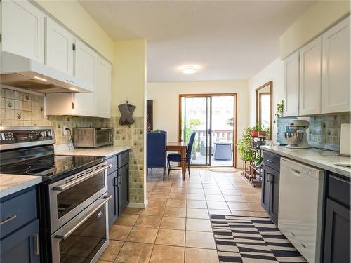 164 Phoenix Avenue, Penticton, BC - Indoor Photo Showing Kitchen