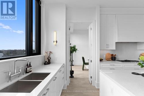 Ph02 - 2781 Yonge Street, Toronto, ON - Indoor Photo Showing Kitchen With Double Sink