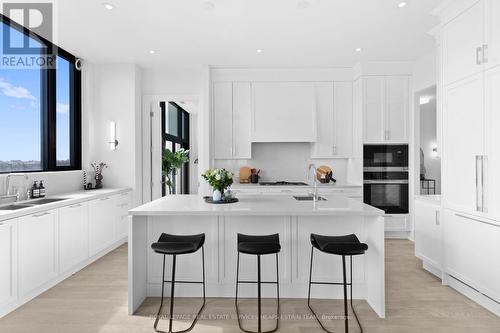 Ph02 - 1 Strathgowan Avenue, Toronto, ON - Indoor Photo Showing Kitchen With Upgraded Kitchen