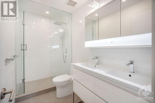 162 Irving Avenue, Ottawa, ON - Indoor Photo Showing Bathroom