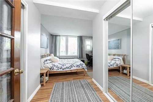 24 Burris Street, Hamilton, ON - Indoor Photo Showing Bedroom