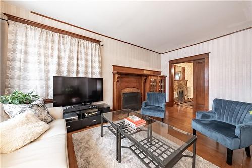 24 Burris Street, Hamilton, ON - Indoor Photo Showing Living Room