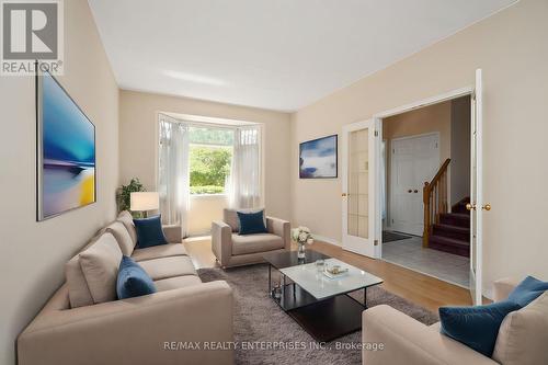 1073 Lorne Park Road, Mississauga, ON - Indoor Photo Showing Living Room