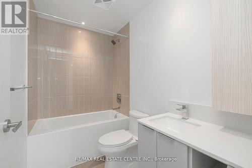 4610 - 3900 Confederation Parkway, Mississauga, ON - Indoor Photo Showing Bathroom