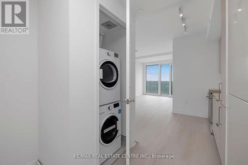 4610 - 3900 Confederation Parkway, Mississauga, ON - Indoor Photo Showing Laundry Room