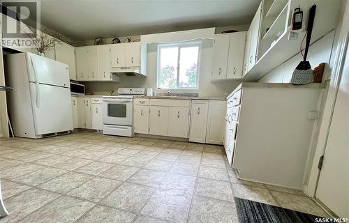 407 Mccurdy Street, Morse, SK - Indoor Photo Showing Kitchen