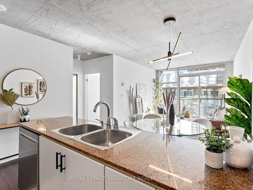 1001-10 Navy Wharf Crt, Toronto, ON - Indoor Photo Showing Kitchen With Double Sink