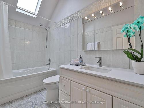36 Martindale Rd, Toronto, ON - Indoor Photo Showing Bathroom