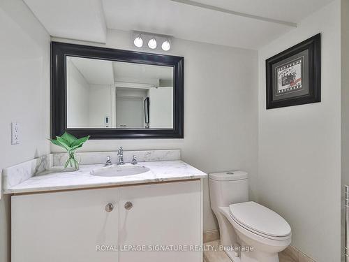36 Martindale Rd, Toronto, ON - Indoor Photo Showing Bathroom
