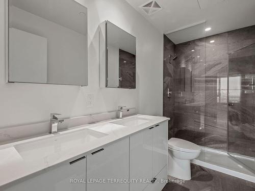 3902E-1926 Lake Shore Blvd W, Toronto, ON - Indoor Photo Showing Bathroom