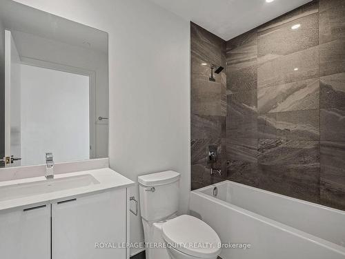 3902E-1926 Lake Shore Blvd W, Toronto, ON - Indoor Photo Showing Bathroom