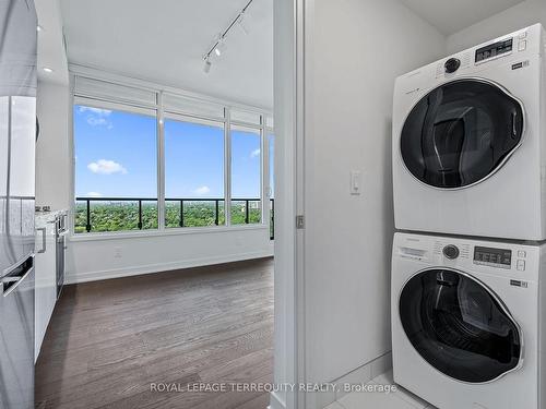 3902E-1926 Lake Shore Blvd W, Toronto, ON - Indoor Photo Showing Laundry Room