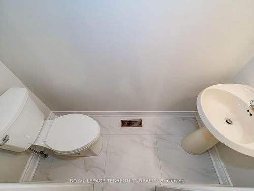 3883 Trelawny Circ, Mississauga, ON - Indoor Photo Showing Bathroom