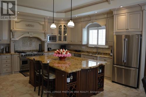 15 Frini Court, Vaughan, ON - Indoor Photo Showing Kitchen