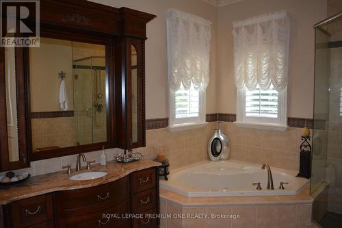 15 Frini Court, Vaughan, ON - Indoor Photo Showing Bathroom