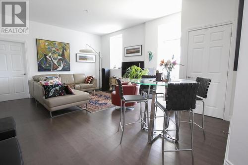 969 Queen St E # 403, Sault Ste. Marie, ON - Indoor Photo Showing Living Room