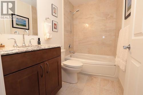 969 Queen St E # 403, Sault Ste. Marie, ON - Indoor Photo Showing Bathroom