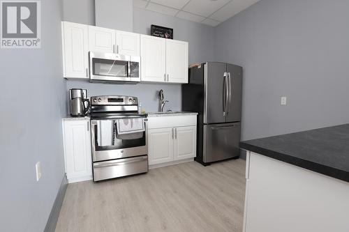 969 Queen St E # 403, Sault Ste. Marie, ON - Indoor Photo Showing Kitchen