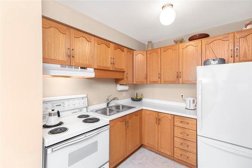 KItchen - 153 Limeridge Road W|Unit #6, Hamilton, ON - Indoor Photo Showing Kitchen With Double Sink