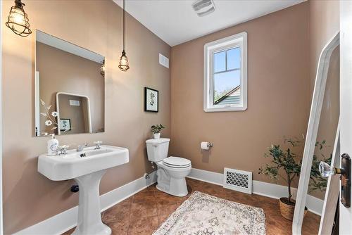 215 Lyndale Drive, Winnipeg, MB - Indoor Photo Showing Bathroom