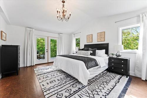 215 Lyndale Drive, Winnipeg, MB - Indoor Photo Showing Bedroom