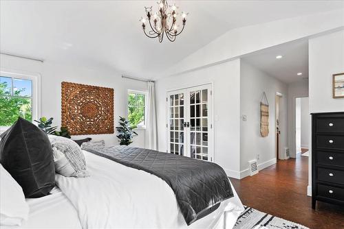 215 Lyndale Drive, Winnipeg, MB - Indoor Photo Showing Bedroom