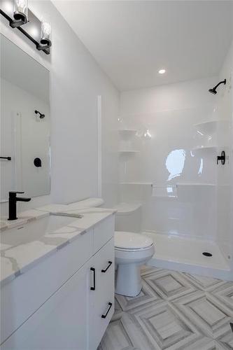 41 Gleneagles Street, Niverville, MB - Indoor Photo Showing Bathroom