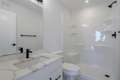41 Gleneagles Street, Niverville, MB - Indoor Photo Showing Bathroom