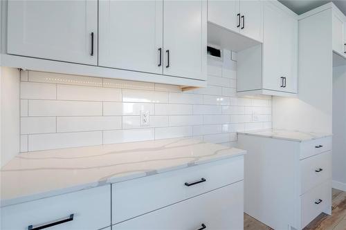 41 Gleneagles Street, Niverville, MB - Indoor Photo Showing Kitchen