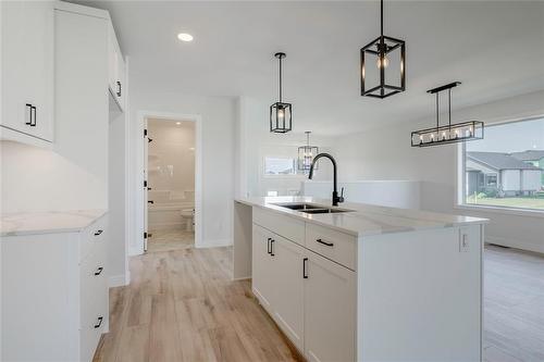 41 Gleneagles Street, Niverville, MB - Indoor Photo Showing Kitchen With Double Sink