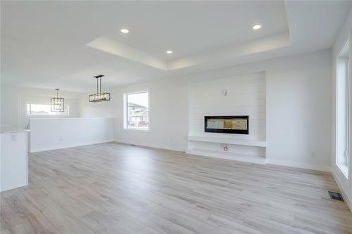 41 Gleneagles Street, Niverville, MB - Indoor Photo Showing Living Room With Fireplace