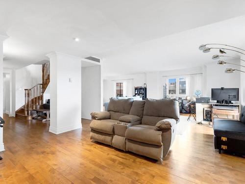 Family room - 410-4475 Boul. St-Jean, Dollard-Des-Ormeaux, QC - Indoor Photo Showing Living Room