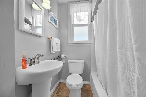 288 Tolton Avenue, Hamilton, ON - Indoor Photo Showing Bathroom