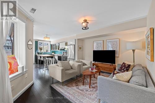 76 Givins Street, Toronto (Trinity-Bellwoods), ON - Indoor Photo Showing Living Room