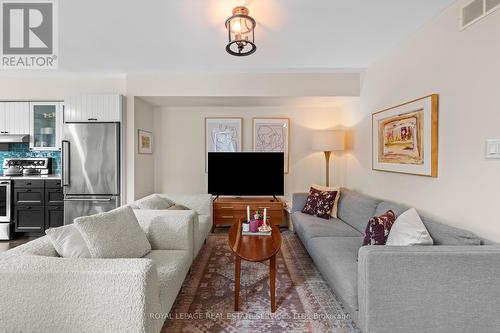 76 Givins Street, Toronto (Trinity-Bellwoods), ON - Indoor Photo Showing Living Room