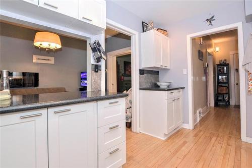 599 Home Street, Winnipeg, MB - Indoor Photo Showing Kitchen
