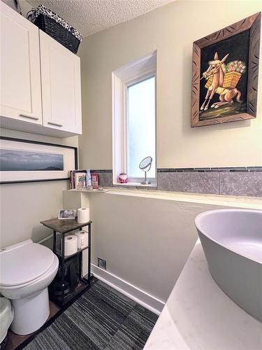 599 Home Street, Winnipeg, MB - Indoor Photo Showing Bathroom