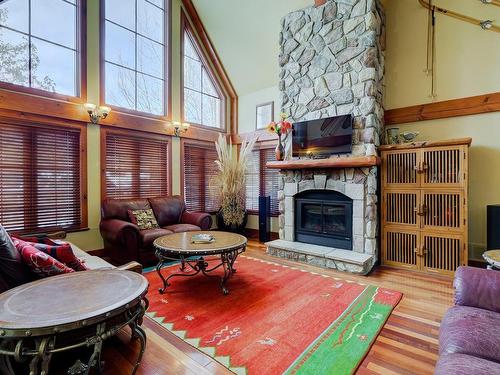 Salon - 255 Ch. Des Cerfs, Mont-Tremblant, QC - Indoor Photo Showing Living Room With Fireplace