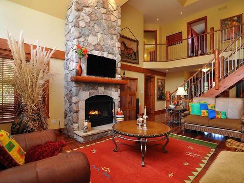 Salon - 255 Ch. Des Cerfs, Mont-Tremblant, QC - Indoor Photo Showing Living Room With Fireplace