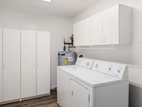 205C-540 Al Wilson Grove, Duncan, BC - Indoor Photo Showing Laundry Room